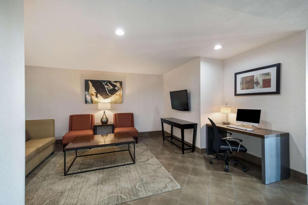 Quality Inn & Suites Garland - East Dallas Εξωτερικό φωτογραφία